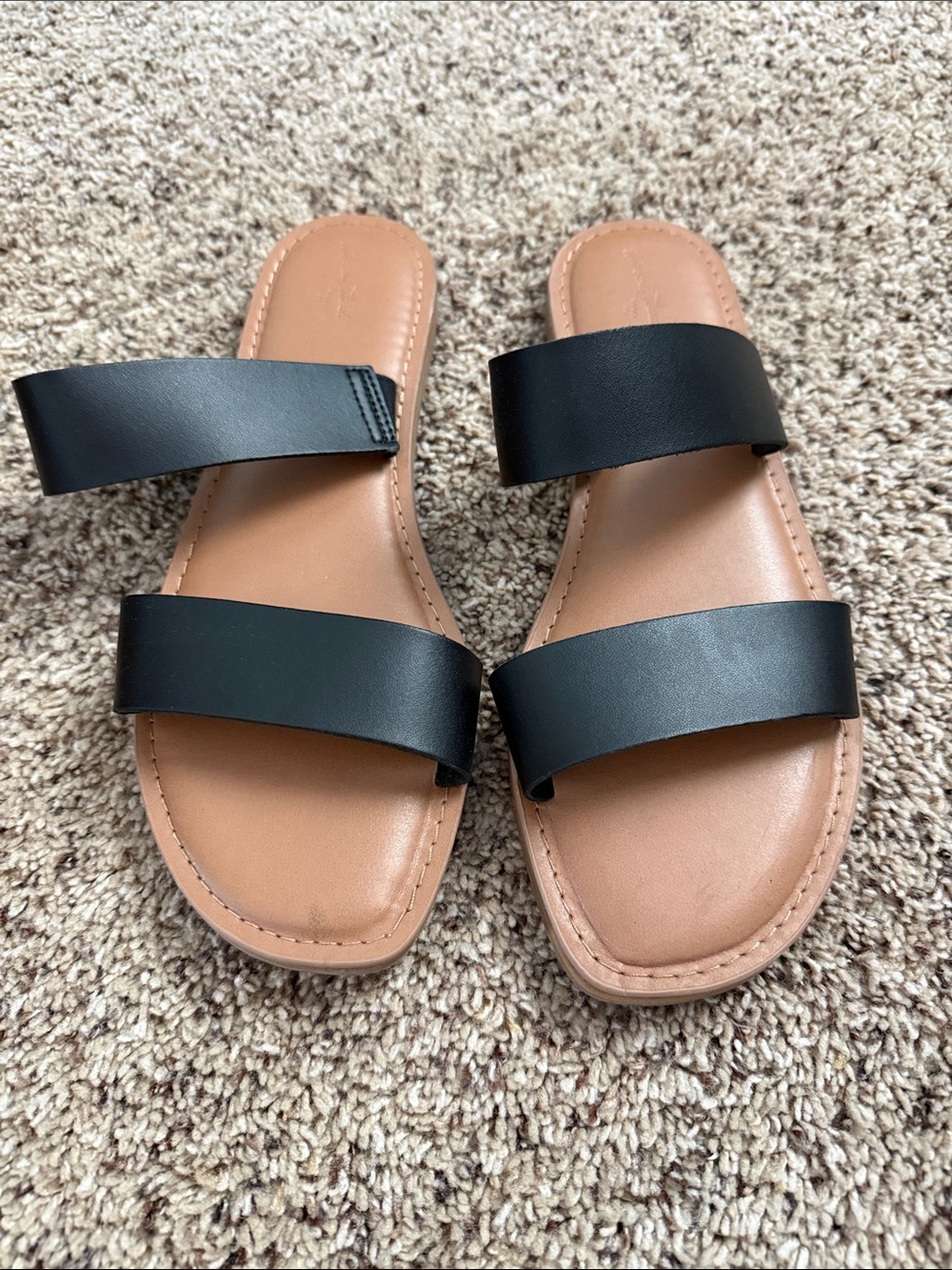 Universal Thread Black Strappy Slide Sandals with Tan Footbed